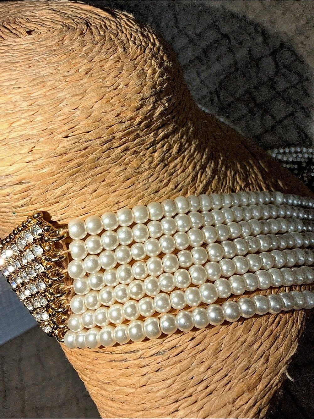 Layered Pearl Statement Necklace in White & Gold Like New - Picture 15 of 15